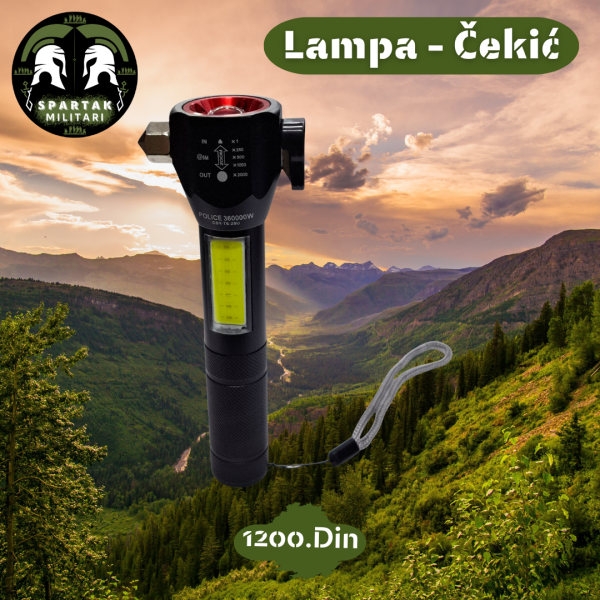 Crna višenamenska lampa sa svetlom i metalnim čekićem na planinskoj pozadini.